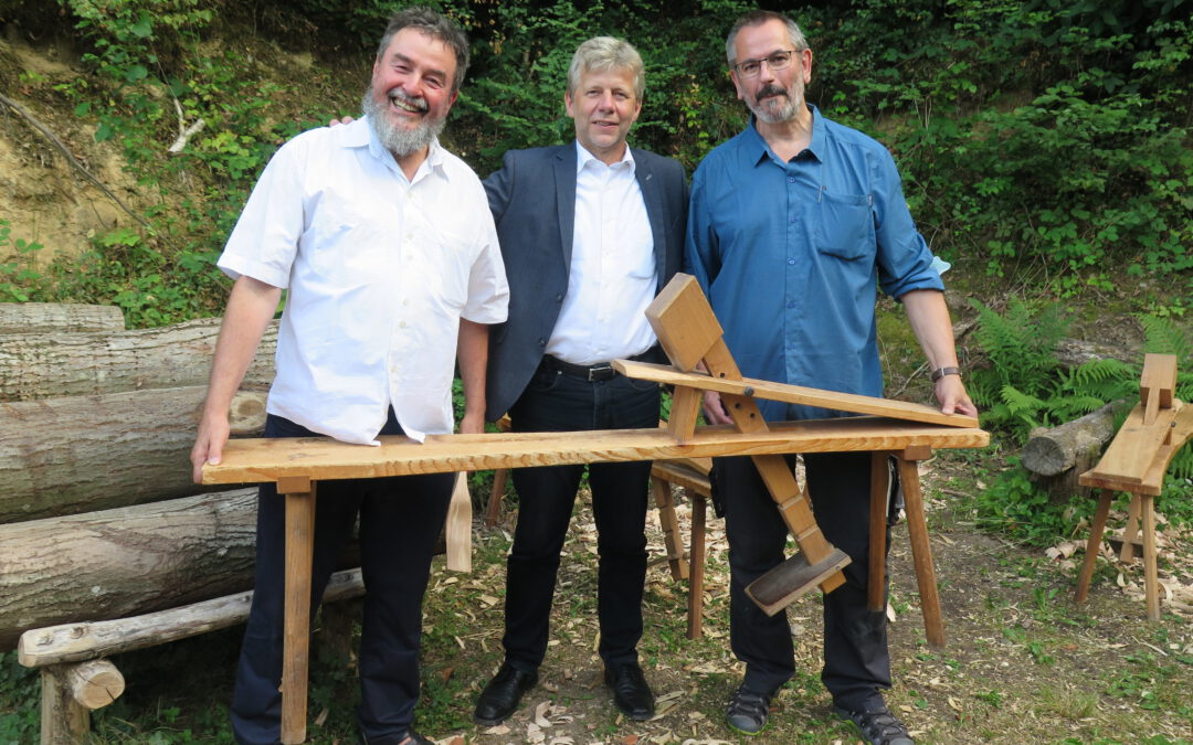 Schneideselübergabe in der Grünholzwerkstatt