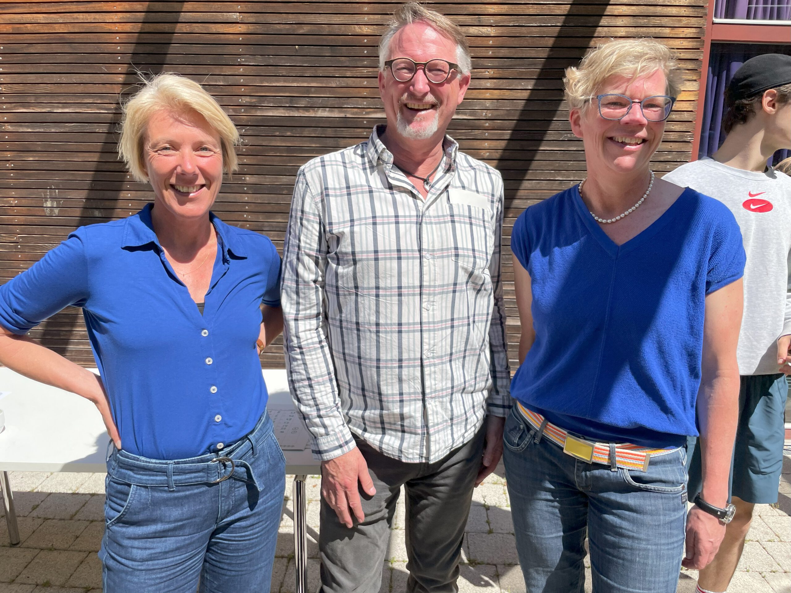 Silke Donnermeyer, Nicole Schmalfuß und Markus Müller bei der Verleihung von urkunden WJS 2025