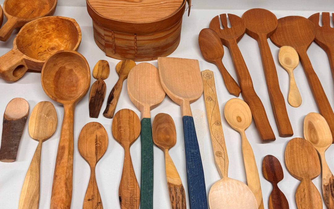 Handmade im WaldHaus – geschnitzt, geschnefelt, geflochten
